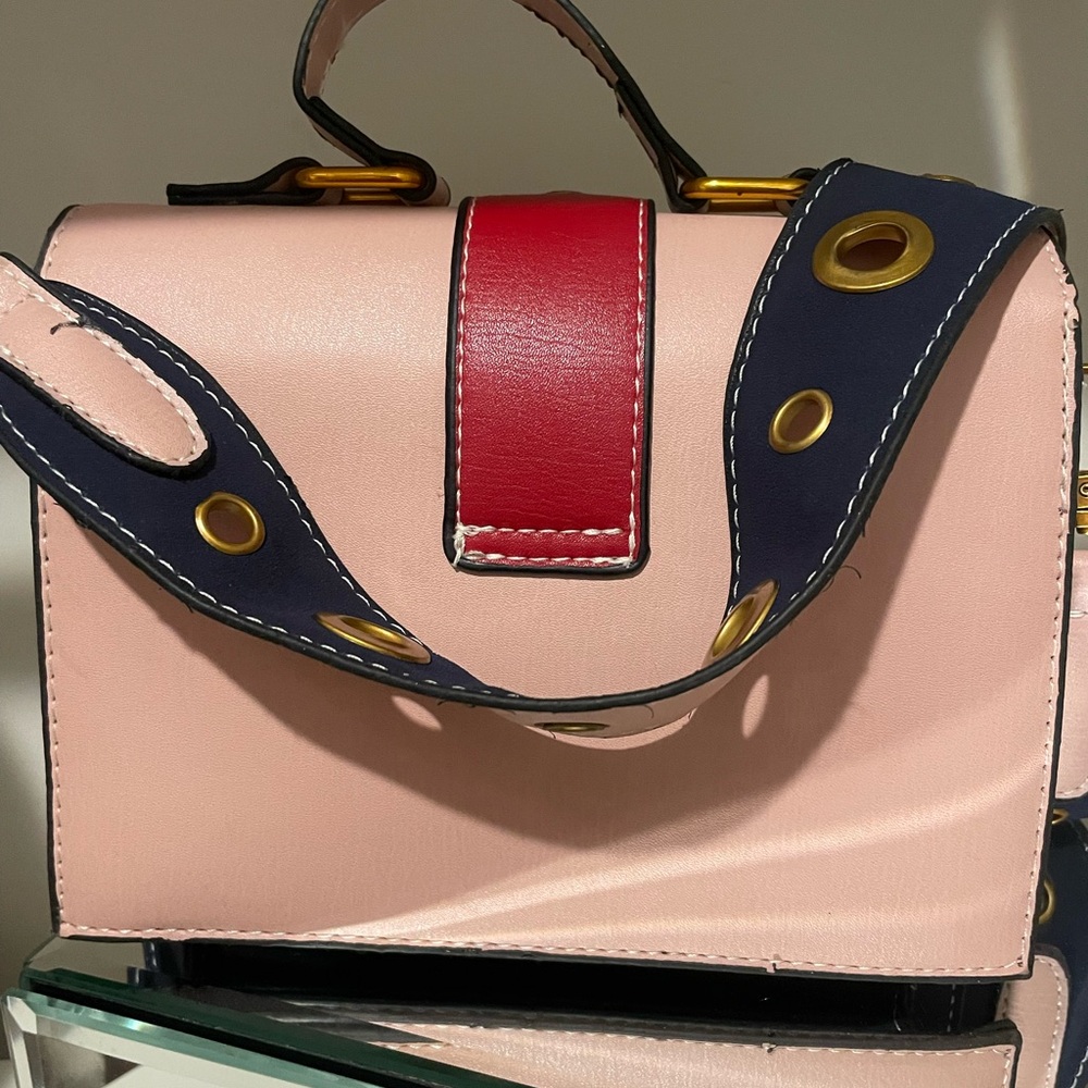 💖 NEW Pink Vegan Leather Crossbody Bag 💖 - Picture 5 of 6